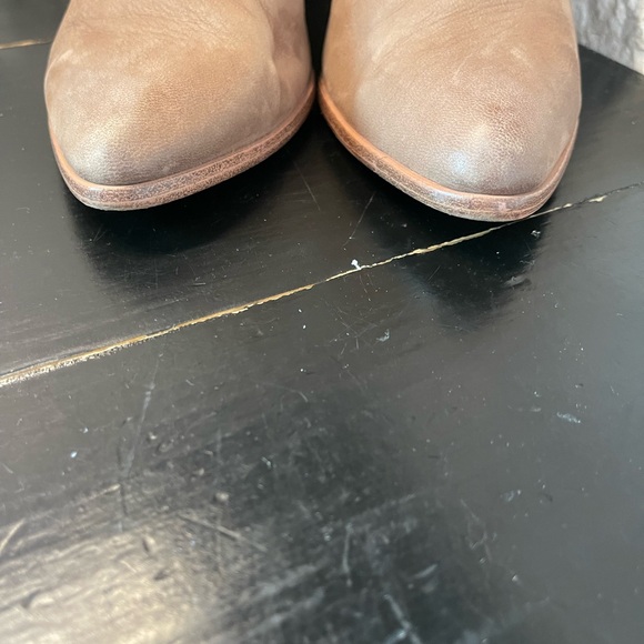 Frye Reina Bootie Suede Tan Taupe 9M 2” Heel Side Zipper - Picture 4 of 7
